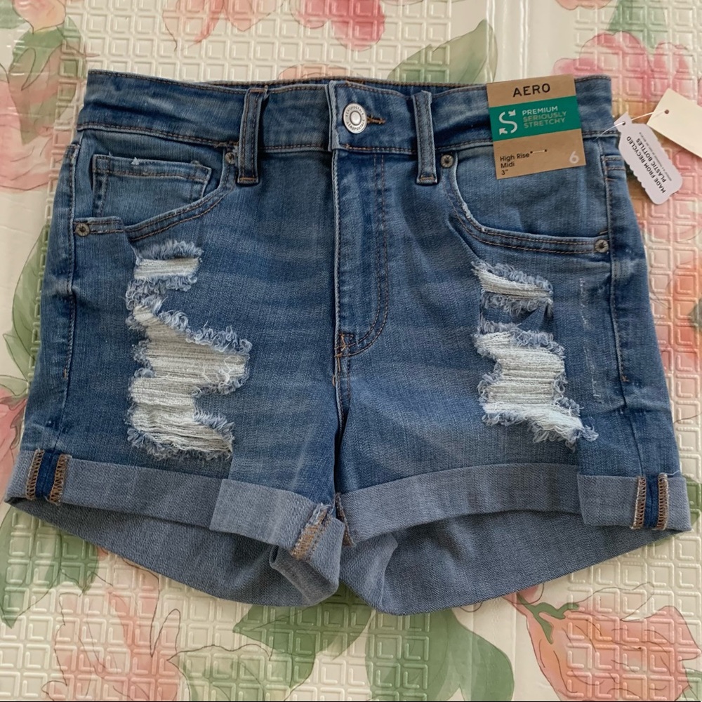 Aero Shorts high rise size 6 NWT
